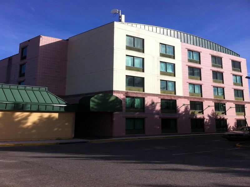 Northeast Garden Inn Laurel Exterior photo